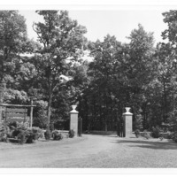 Ilchester - Trinity Preparatory School Entrance Gate