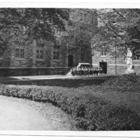 StudentsNDHSCourtyard.jpg