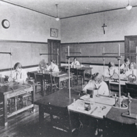 1926ClassOfPhysicsLab.jpg