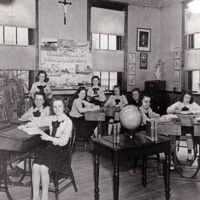 1943Students7thAnd8thGrade.jpg